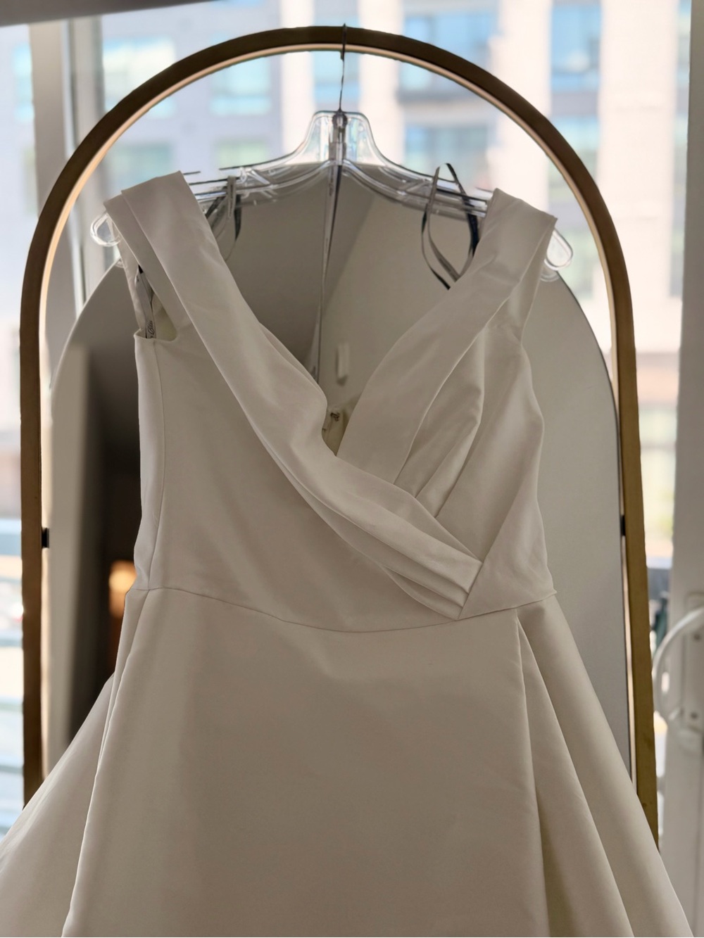 Monique Lhuillier Ivory Off Shoulder Wedding Gown size 12